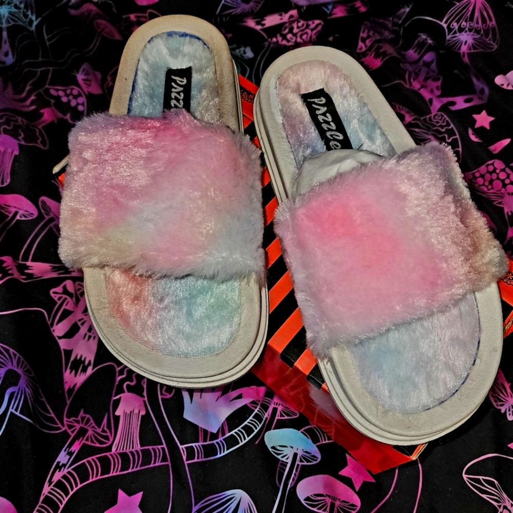 NIB Dolls Kill Comfy Rainbow 🌈 Tye Dye Sandals - Picture 3 of 8